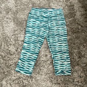 Nike DRI FIT crop leggings size M